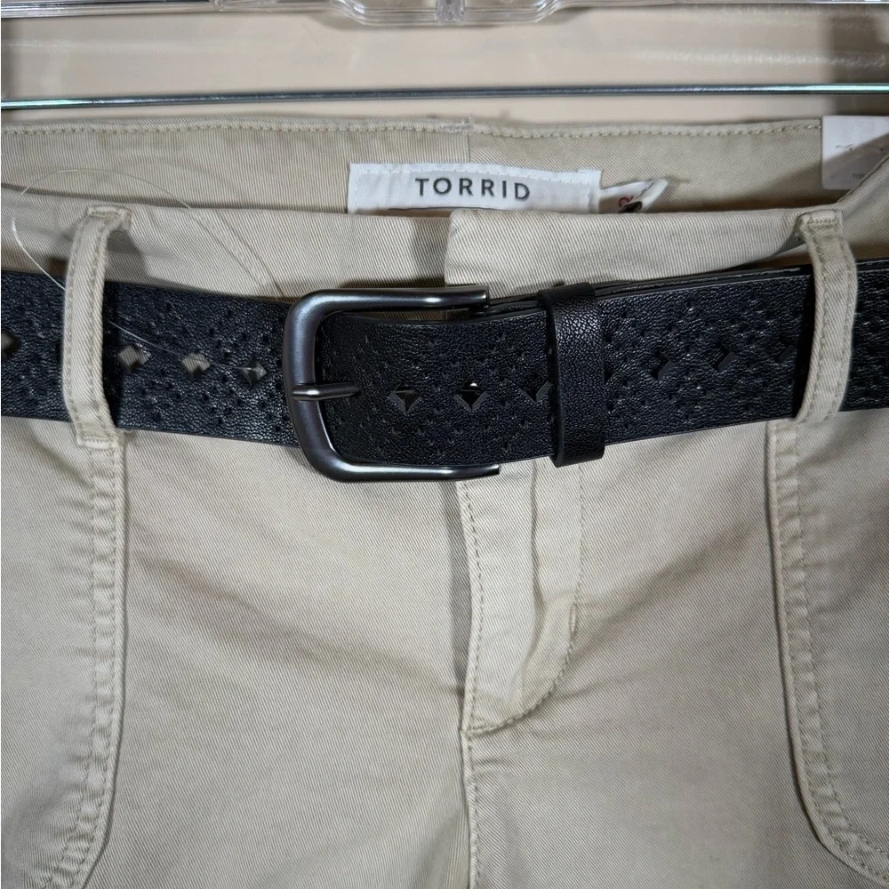 NWT Torrid Stone Belted Twill Shorts size 12 - Picture 3 of 6